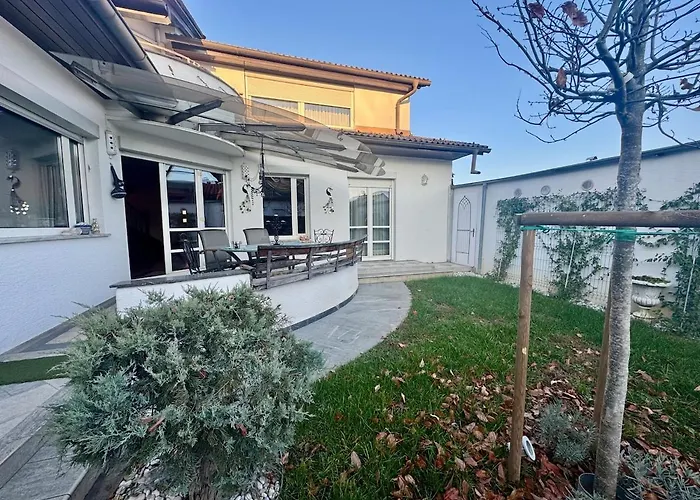Peaceful & Spacious Villa With A Beautiful Garden