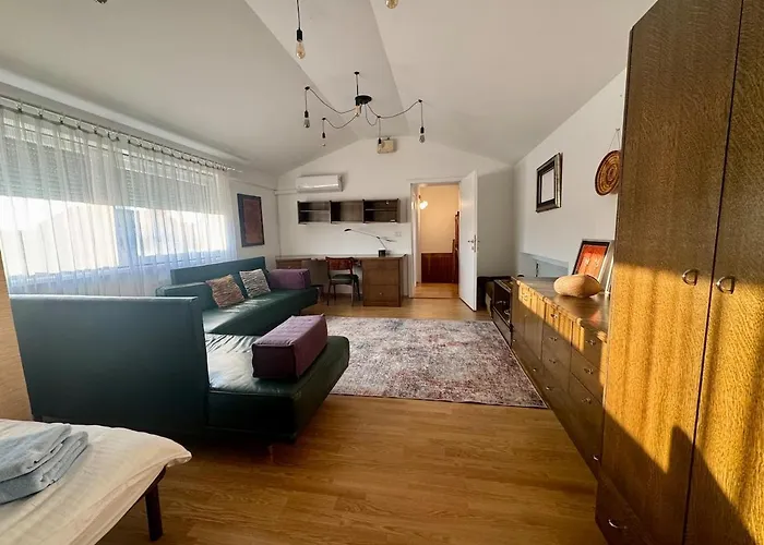 Peaceful & Spacious Villa With A Beautiful Garden